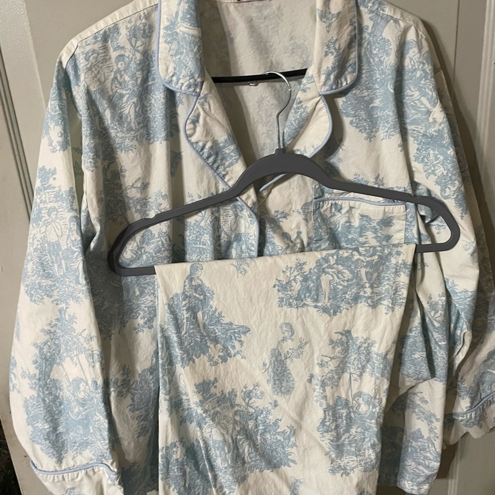 BedHead Women's Blue and White Toile Pajama Set